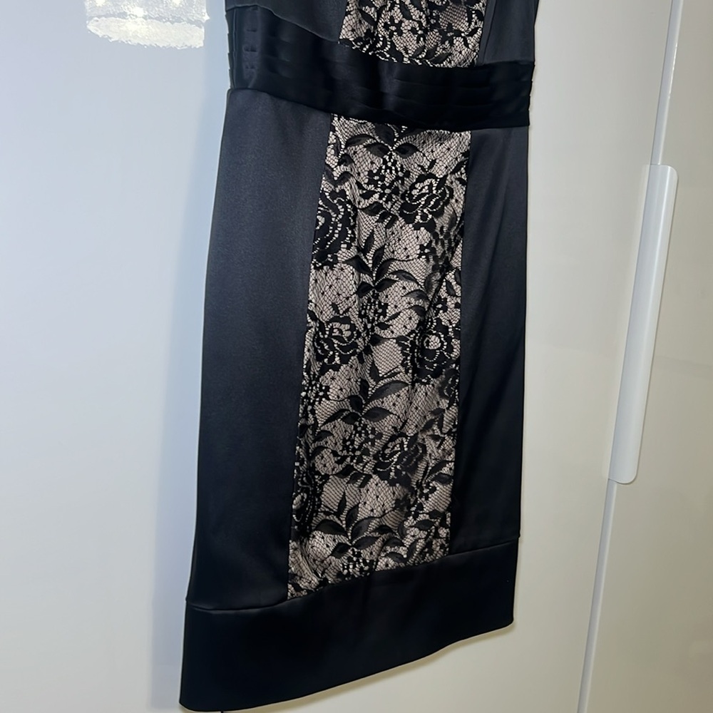 BCBG Paris black lace Sheath Dress Cocktail. Size 2 - Picture 3 of 8